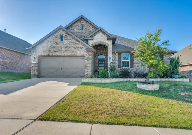 Photo 1 of Single family home for sale at 1117 Silver Oak Dr, Mansfield, TX 76063 | MLS# 21361343 | Listing updated on 2026-08-30