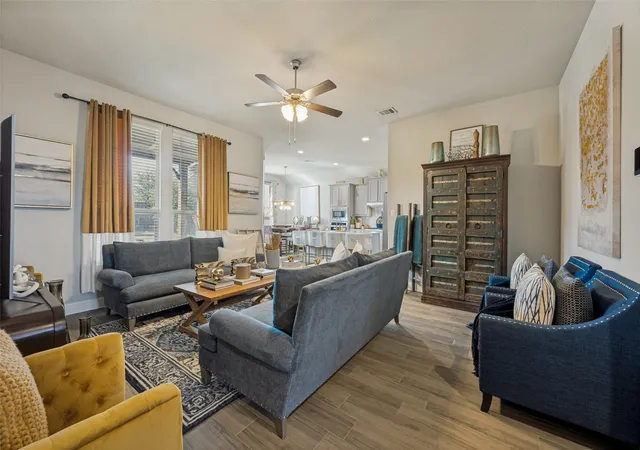 Photo 3 of Single family home for sale at 1117 Silver Oak Dr, Mansfield, TX 76063 | MLS# 21361343 | Listing updated on 2026-08-30