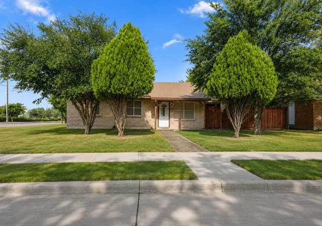Single family home for sale at 13105 Blossomheath Ln, Dallas, TX 75240 | MLS# 21371565