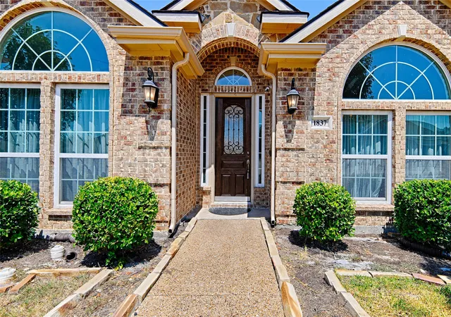 Single family home for sale at 1837 Lakeview Dr, DeSoto, TX 75115 | MLS# 21372888