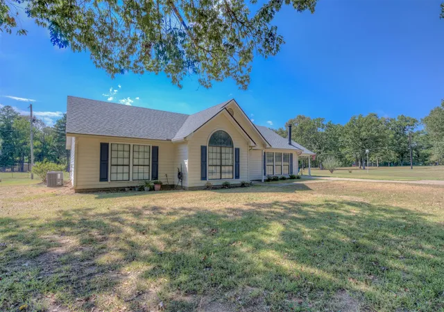 Photo 3 of Sale Pending at 8835 Sebastian Rd, Keithville, LA 71047 | MLS# 21372981 | Listing updated on 2026-10-02