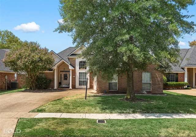 Photo 2 of Single family home for sale at 2309 W Belle Haven Dr, Bossier City, LA 71111 | MLS# 21371891 | Listing updated on 2026-10-07