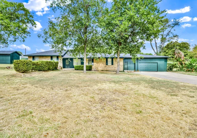 Photo 1 of Single family home for sale at 15651 Watson Dr, Kemp, TX 75143 | MLS# 21372996 | Listing updated on 2026-09-03