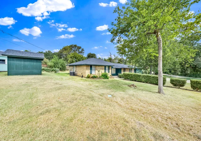 Photo 2 of Single family home for sale at 15651 Watson Dr, Kemp, TX 75143 | MLS# 21372996 | Listing updated on 2026-09-03