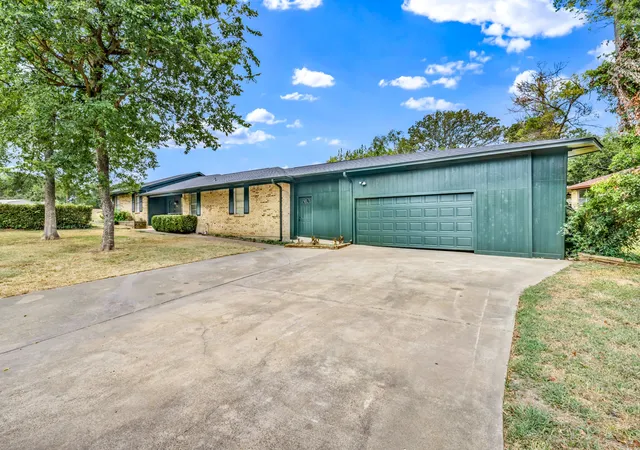 Photo 3 of Single family home for sale at 15651 Watson Dr, Kemp, TX 75143 | MLS# 21372996 | Listing updated on 2026-09-03