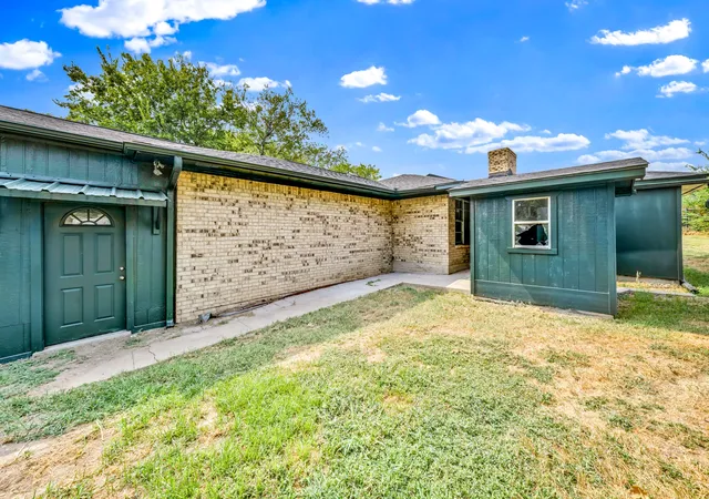 Photo 3 of Single family home for sale at 15651 Watson Dr, Kemp, TX 75143 | MLS# 21372996 | Listing updated on 2026-09-03