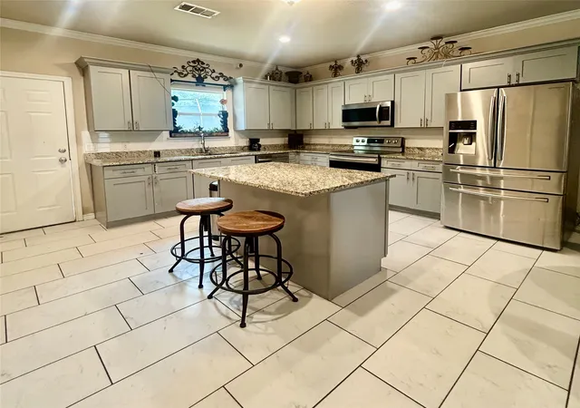 Photo 3 of Single family home for sale at 2807 Ainwick Ct, Dallas, TX 75227 | MLS# 21370736 | Listing updated on 2026-08-30