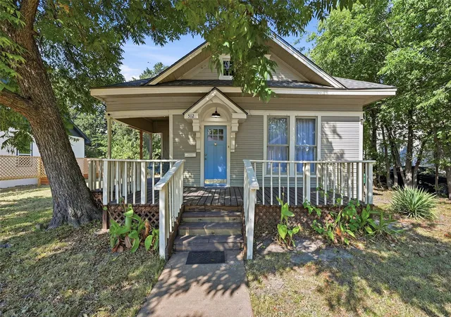 Photo 1 of Single family home for sale at 512 S Elm St, Sherman, TX 75090 | MLS# 21369020 | Listing updated on 2026-09-25