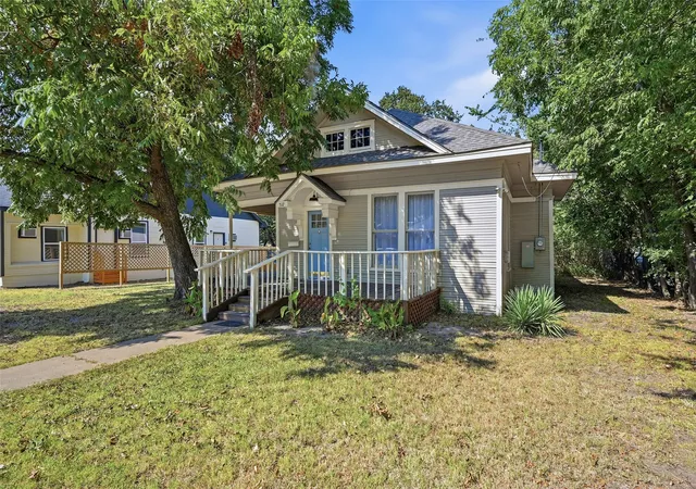 Photo 3 of Single family home for sale at 512 S Elm St, Sherman, TX 75090 | MLS# 21369020 | Listing updated on 2026-09-25