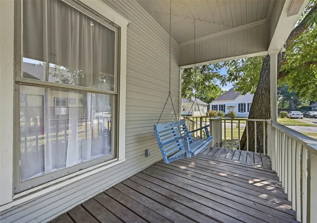 Photo 4 of Single family home for sale at 512 S Elm St, Sherman, TX 75090 | MLS# 21369020 | Listing updated on 2026-09-25