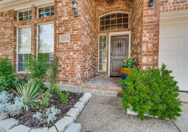 Photo 3 of Single family home for sale at 8524 Wellington Point Dr, Irving, TX 75063 | MLS# 21368064 | Listing updated on 2026-08-31