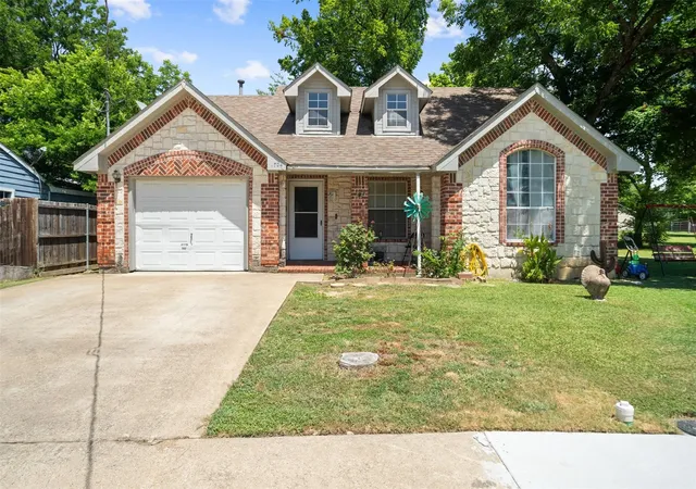 Photo 2 of Single family home for sale at 1724 Willow Hollow Dr, Garland, TX 75040 | MLS# 21373004 | Listing updated on 2026-08-31