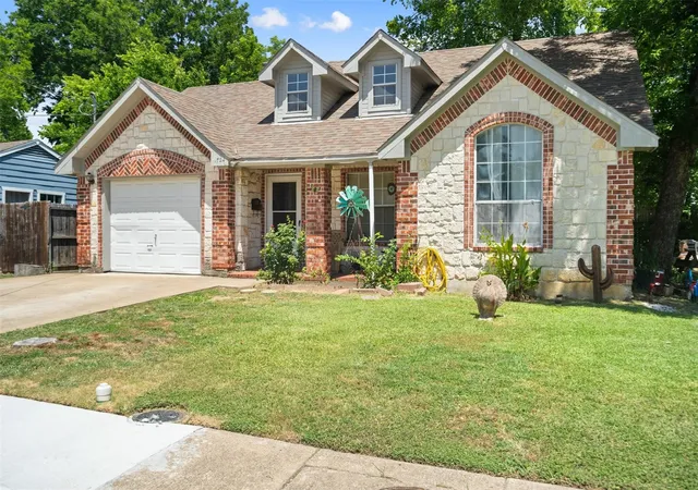 Photo 3 of Single family home for sale at 1724 Willow Hollow Dr, Garland, TX 75040 | MLS# 21373004 | Listing updated on 2026-08-31