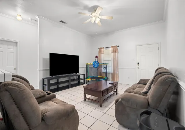 Photo 4 of Single family home for sale at 1724 Willow Hollow Dr, Garland, TX 75040 | MLS# 21373004 | Listing updated on 2026-08-31