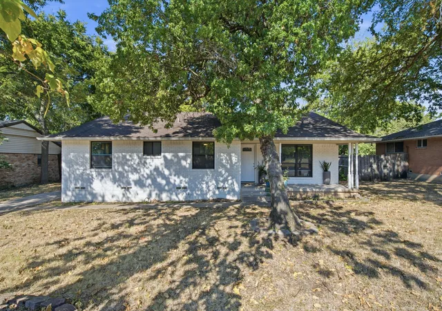 Single family home for sale at 3423 Boulder Dr, Dallas, TX 75233 | MLS# 21372976