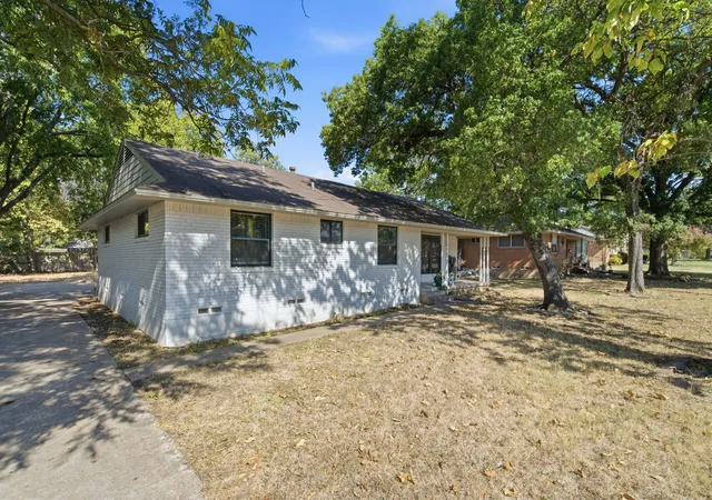 Photo 3 of Single family home for sale at 3423 Boulder Dr, Dallas, TX 75233 | MLS# 21372976 | Listing updated on 2026-09-28