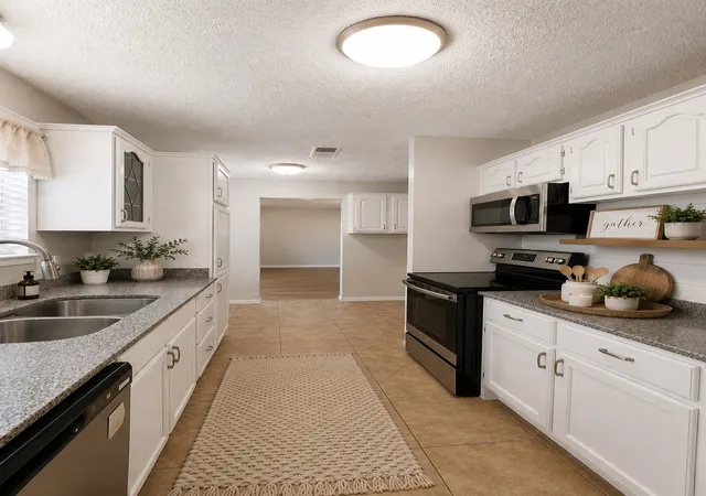 Photo 4 of Single family home for sale at 6924 Yorkston St, Watauga, TX 76148 | MLS# 21372990 | Listing updated on 2026-08-31