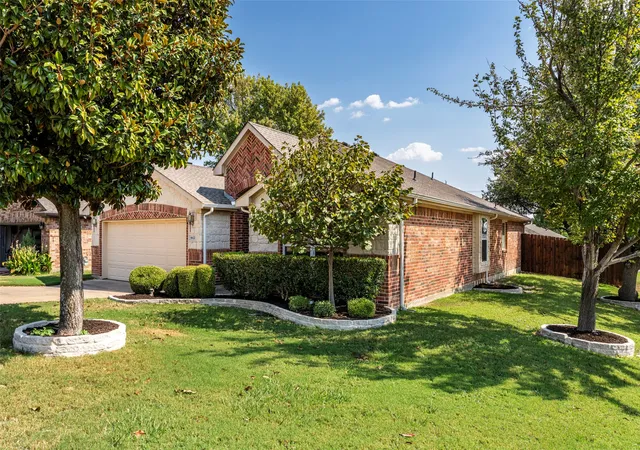 Photo 1 of Single family home for sale at 6633 Chalk River Dr, Fort Worth, TX 76179 | MLS# 21372770 | Listing updated on 2026-08-30