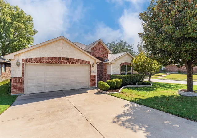 Photo 2 of Single family home for sale at 6633 Chalk River Dr, Fort Worth, TX 76179 | MLS# 21372770 | Listing updated on 2026-08-30