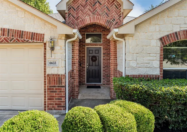 Photo 3 of Single family home for sale at 6633 Chalk River Dr, Fort Worth, TX 76179 | MLS# 21372770 | Listing updated on 2026-08-30