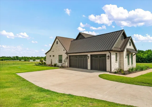 Photo 4 of House for sale at 1284 County Road 4940, Leonard, TX 75452 | MLS# 21373022 | Listing updated on 2026-10-02