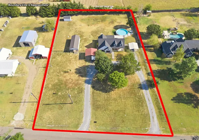 Photo 2 of Single family home for sale at 355 County Rd 4225, Bonham, TX 75418 | MLS# 21371740 | Listing updated on 2026-10-05