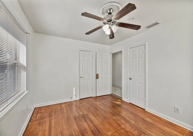 Photo 3 of Single family home for sale at 1017 E Spurgeon St, Fort Worth, TX 76115 | MLS# 21373040 | Listing updated on 2026-10-05