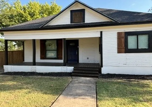 Photo 1 of Single family home for sale at 115 W Spruce Cor W, Whitewright, TX 75491 | MLS# 21372832 | Listing updated on 2026-09-01