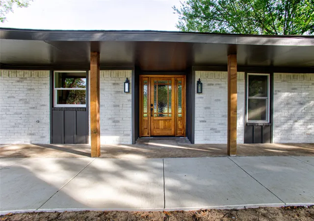 Photo 3 of Sale Pending at 206 Americana Rd, Palmer, TX 75152 | MLS# 21365864 | Listing updated on 2026-10-04