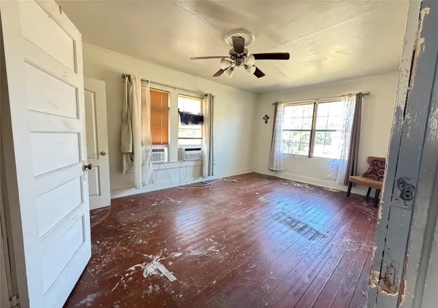 Photo 3 of Single family home for sale at 418 N Bunert, Corsicana, TX 75110 | MLS# 21372895 | Listing updated on 2026-09-03