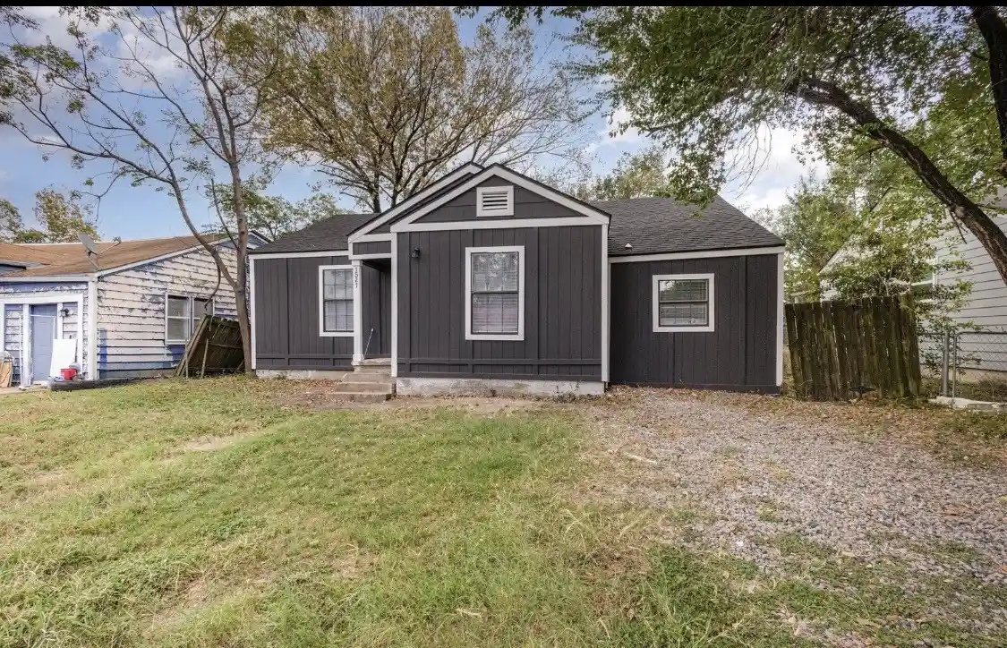 Photo 1 of Single family home for sale at 1527 Columbia Ave, Corsicana, TX 75110 | MLS# 21370266 | Listing updated on 2026-10-09