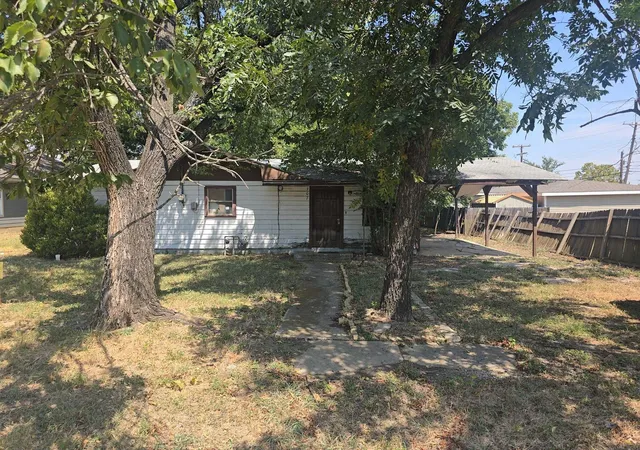Photo 1 of Single family home for sale at 307 E Weaver Ave, Alvarado, TX 76009 | MLS# 21373139 | Listing updated on 2026-09-25