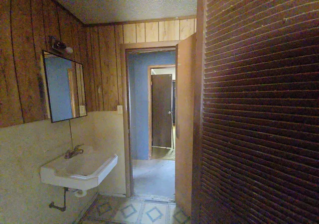 Photo 4 of Single family home for sale at 307 E Weaver Ave, Alvarado, TX 76009 | MLS# 21373139 | Listing updated on 2026-09-25
