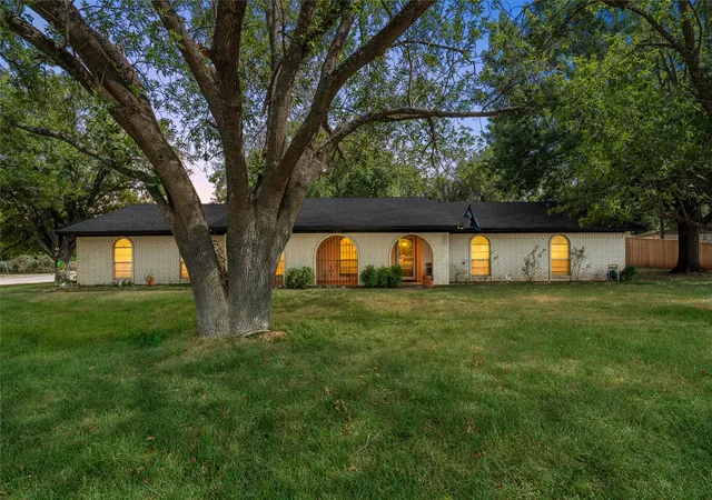 Photo 1 of Single family home for sale at 739 N Old Robinson Rd, Robinson, TX 76706 | MLS# 21373093 | Listing updated on 2026-08-31