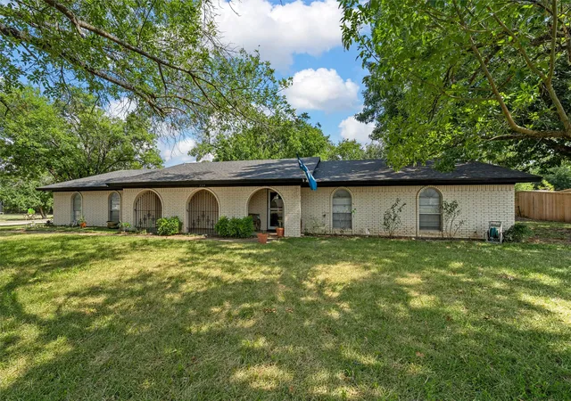 Photo 2 of Single family home for sale at 739 N Old Robinson Rd, Robinson, TX 76706 | MLS# 21373093 | Listing updated on 2026-08-31