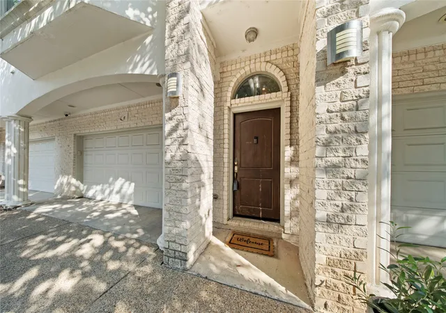 Photo 2 of Condo for sale at 2022 N Fitzhugh Ave #B, Dallas, TX 75204 | MLS# 21373181 | Listing updated on 2026-09-02