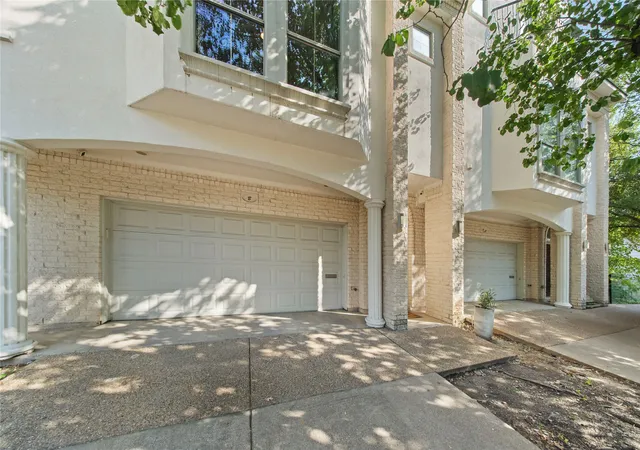 Photo 3 of Condo for sale at 2022 N Fitzhugh Ave #B, Dallas, TX 75204 | MLS# 21373181 | Listing updated on 2026-09-02