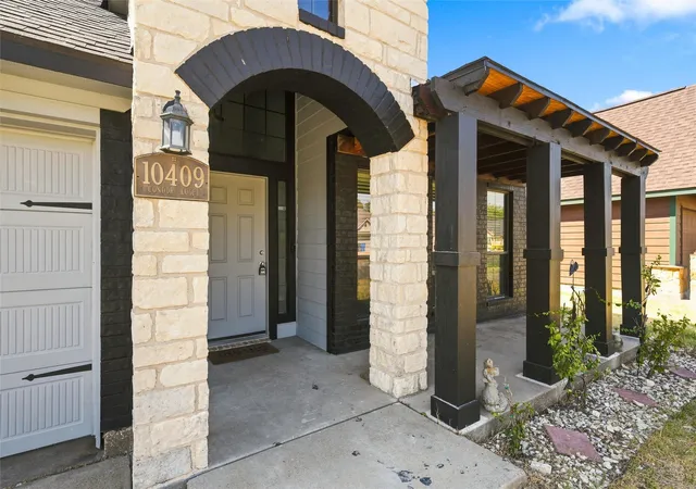 Photo 3 of Single family home for sale at 10409 Condor Loop, Waco, TX 76708 | MLS# 21373192 | Listing updated on 2026-08-31
