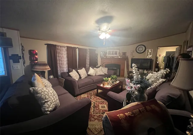 Photo 3 of Manufactured home for sale at 943 Winning Colors Dr, Wilmer, TX 75172 | MLS# 21373196 | Listing updated on 2026-08-31