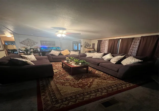 Photo 3 of Manufactured home for sale at 943 Winning Colors Dr, Wilmer, TX 75172 | MLS# 21373196 | Listing updated on 2026-08-31