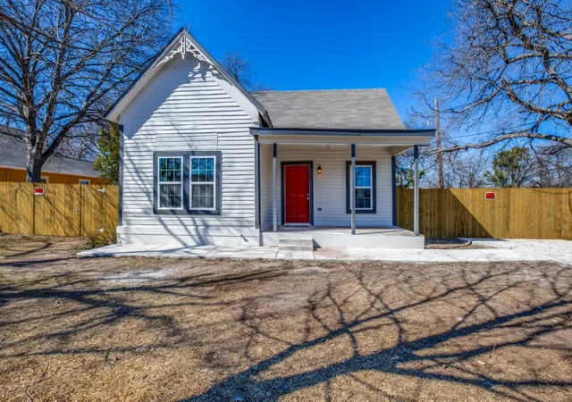 Photo 1 of Single family home for sale at 3204 5th Ave, Fort Worth, TX 76110 | MLS# 21373188 | Listing updated on 2026-08-31