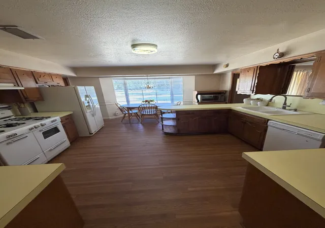 Photo 3 of Single family home for sale at 1329 E Union Bower Rd, Irving, TX 75061 | MLS# 21373221 | Listing updated on 2026-08-31