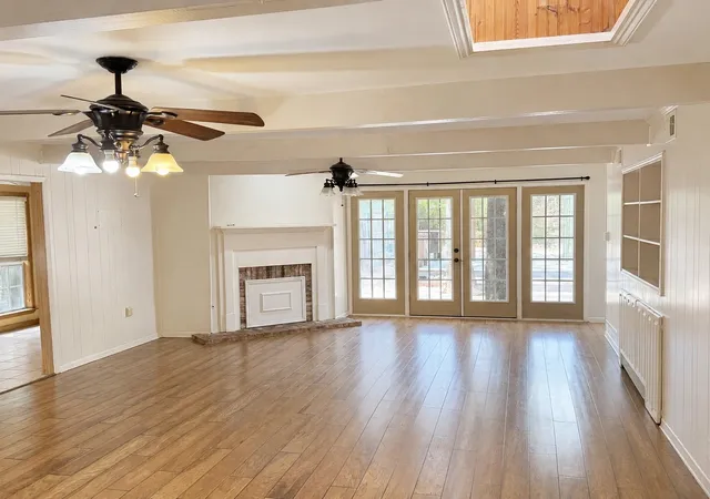 Photo 4 of Single family home for sale at 704 Dobbins Rd, Corsicana, TX 75110 | MLS# 21368145 | Listing updated on 2026-08-31
