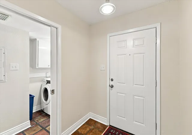 Listing Photo 5 - Condo for sale in building located at 4916 Byers Ave, Fort Worth, TX 76107 - Unit #A