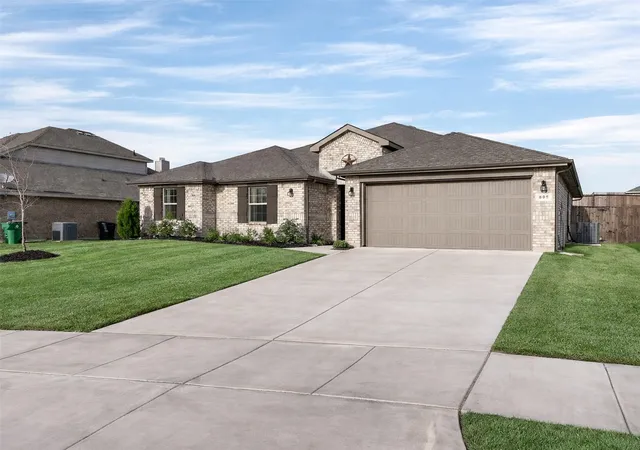 Photo 2 of Single family home for sale at 805 Alexandria Ln, Joshua, TX 76058 | MLS# 21372935 | Listing updated on 2026-09-16
