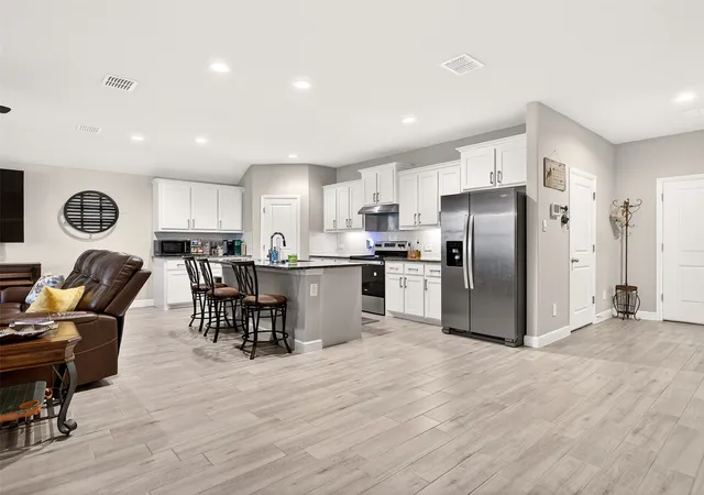 Photo 3 of Single family home for sale at 805 Alexandria Ln, Joshua, TX 76058 | MLS# 21372935 | Listing updated on 2026-09-16