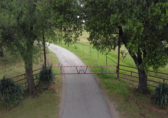 Photo 1 of Single family home for sale at 2815 Fm 3092, Gainesville, TX 76240 | MLS# 21373249 | Listing updated on 2026-10-05