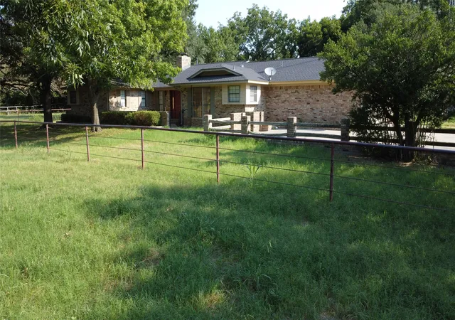 Photo 3 of Single family home for sale at 2815 Fm 3092, Gainesville, TX 76240 | MLS# 21373249 | Listing updated on 2026-10-05