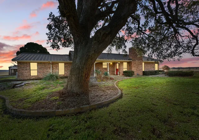 Single family home for sale at 401 Hubbard Ln, Lipan, TX 76462 | MLS# 21372719