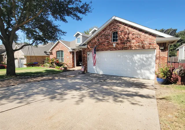 Photo 3 of Single family home for sale at 3808 Drexel Dr, Denton, TX 76210 | MLS# 21372920 | Listing updated on 2026-10-06